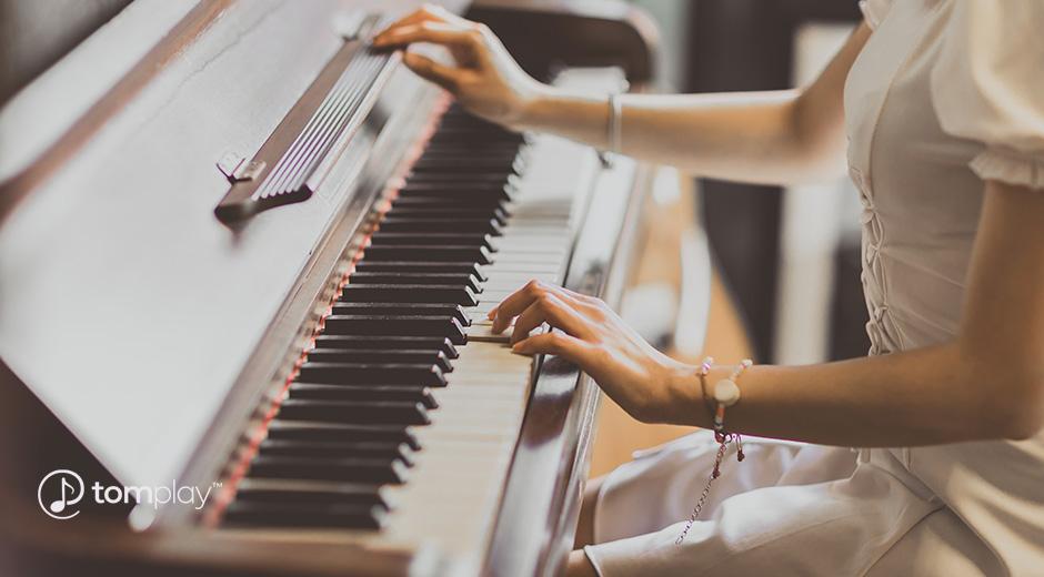 10 partituras de piano fáceis para iniciantes (com aulas de piano)