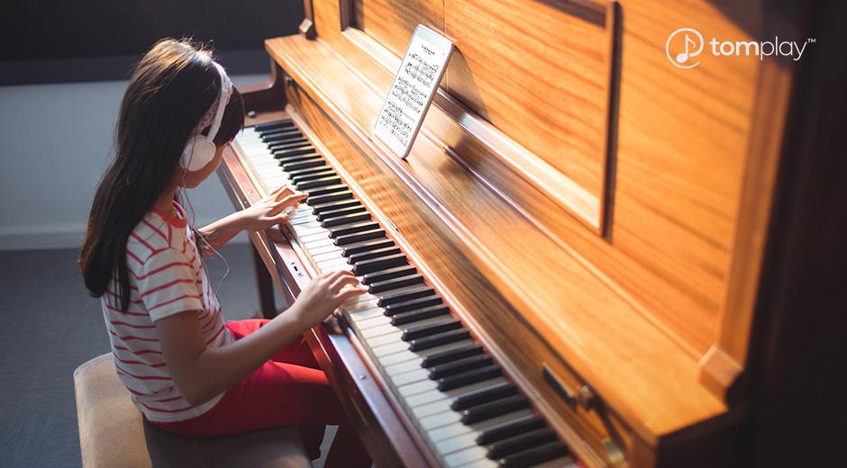 Wie man die ersten fünf Noten auf dem Klavier lernt